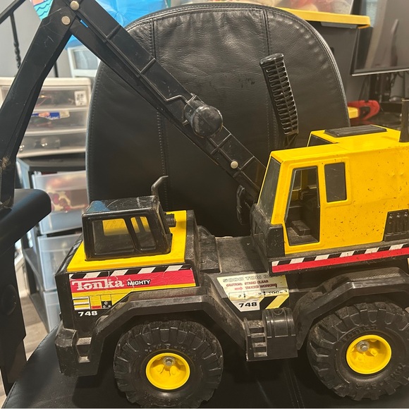 Vintage Tonka Mighty Construction Vehicle in Black and Yellow - Picture 4 of 13